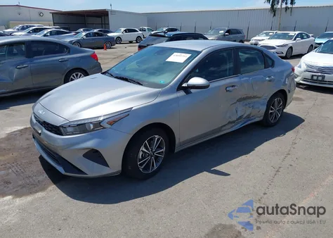 2024 Kia Forte Lxs z USA, uszkodzony, nr VIN 3KPF24AD3RE791397